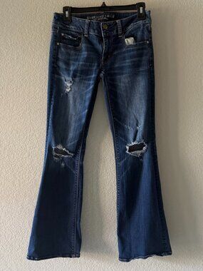 American Eagle Outfitters Distressed Flare / Bootcut Jeans - Size 6 Short